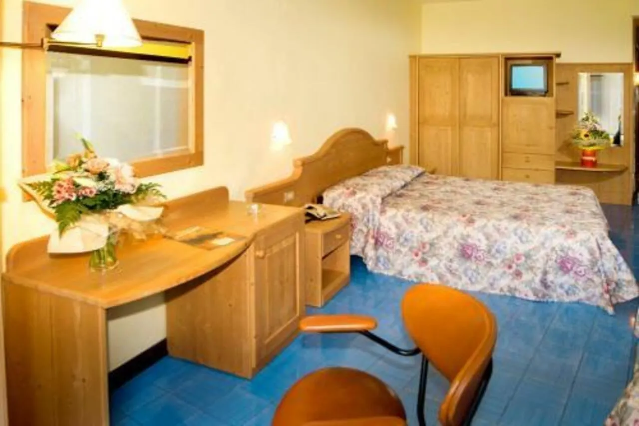 Hotel Marco Polo Garda  3*, Garda (Verona)