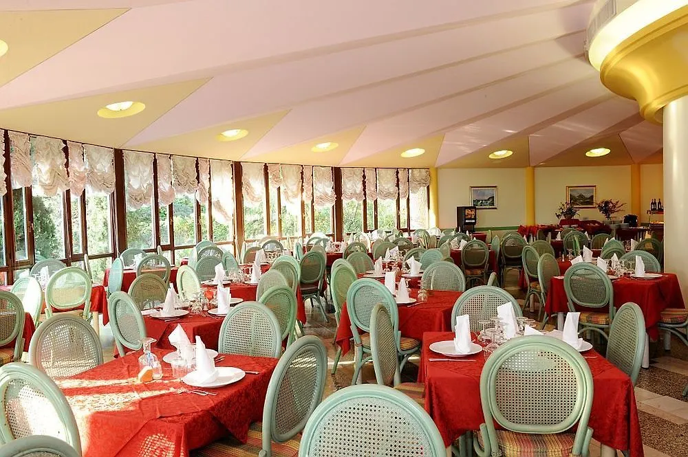 Hotel Marco Polo Garda  3*, Garda (Verona)